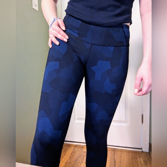 Old Navy Go-Dry Crop Black & Blue Striped Leggings | Size Small - Picture 4 of 8